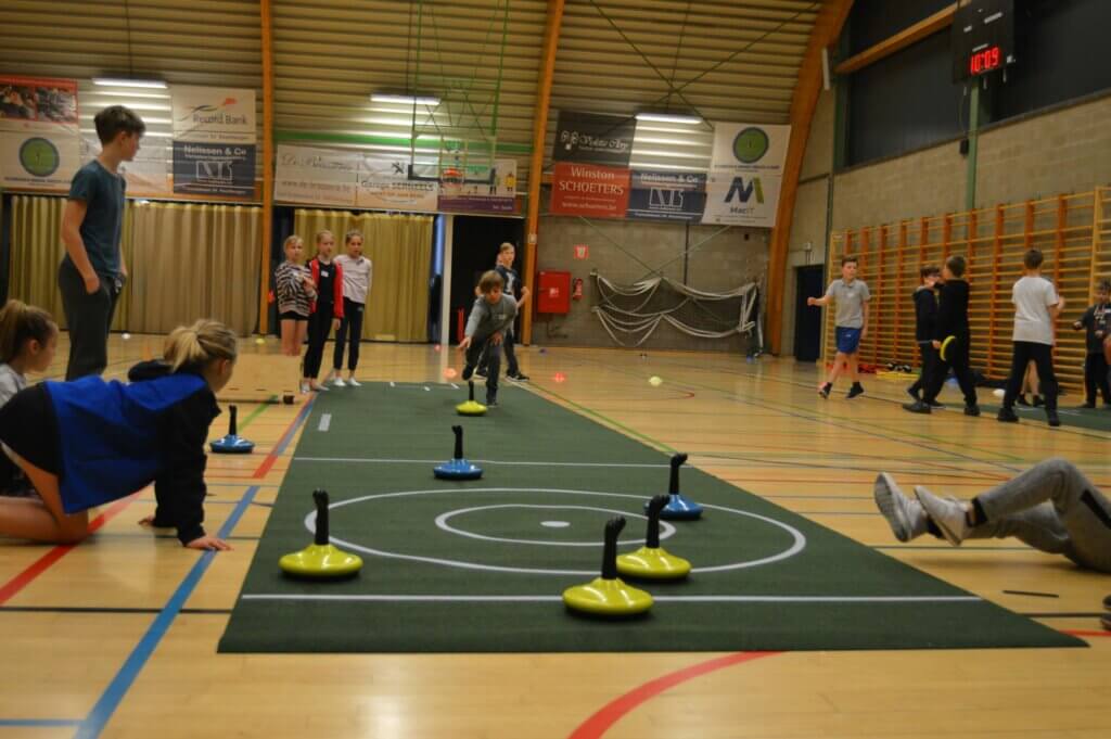 Indoor curling