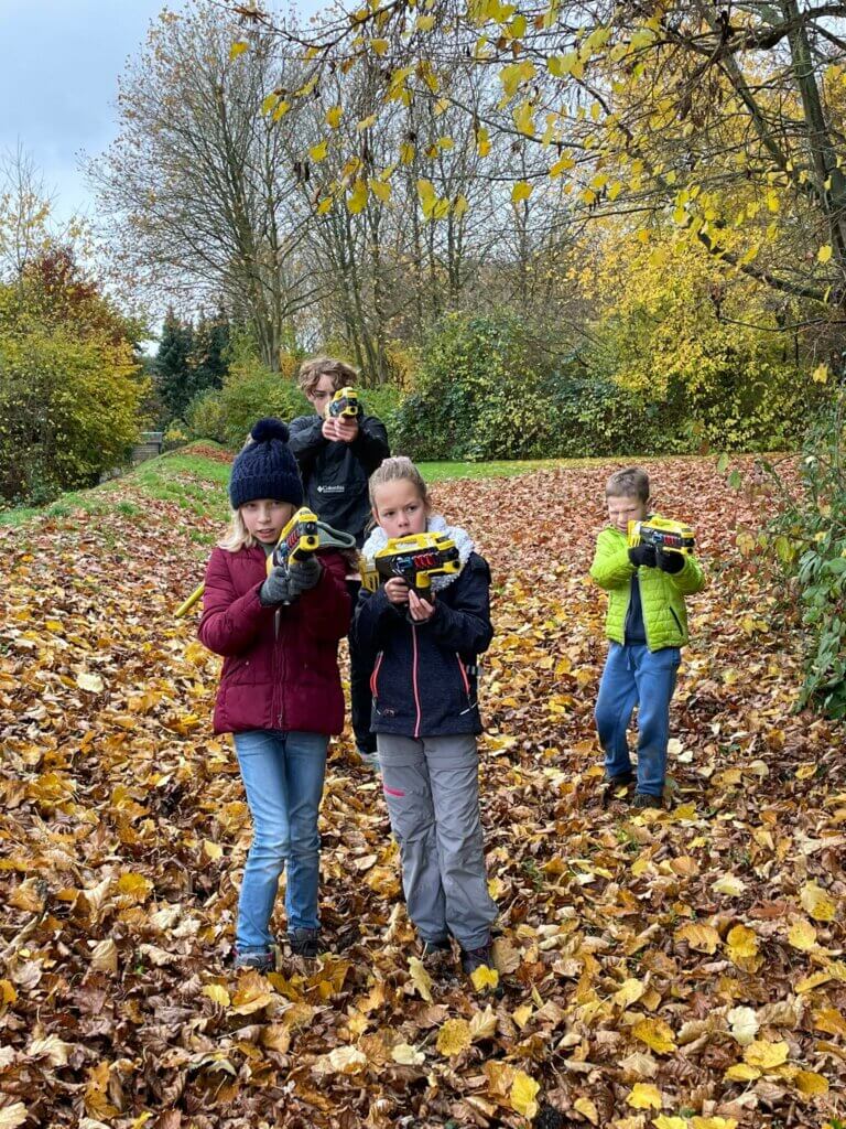 fun lasergame buiten kinderen