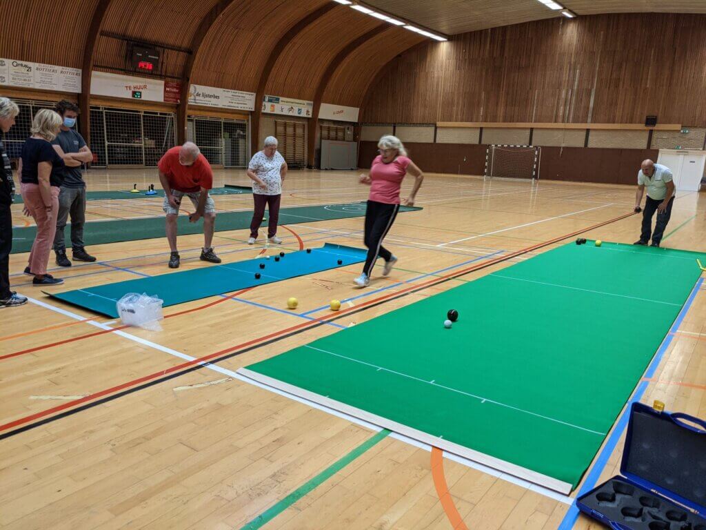 koersbal matten in sporthal