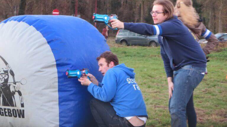 laser shoot 2 mannen blauw